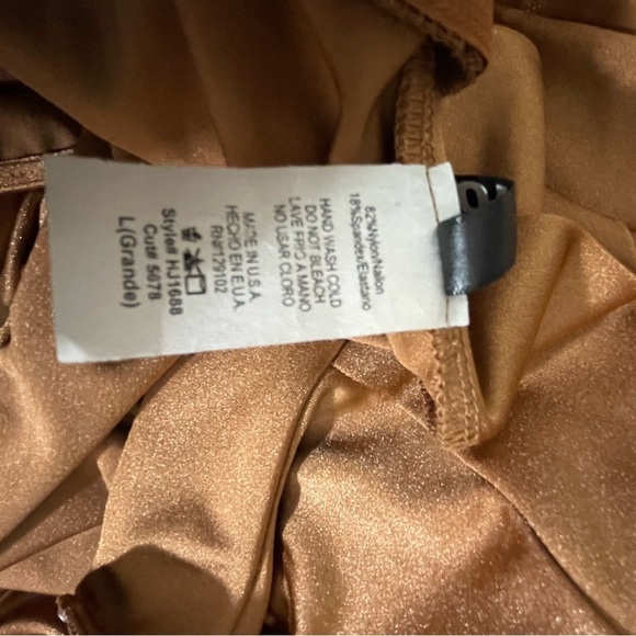 Women Gold One Sleeve Jumpsuit
New - Picture 6 of 7